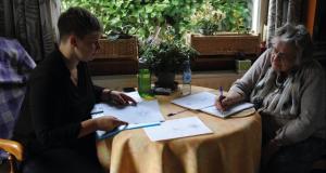 Alix, fée des séniors : portrait d'une artiste et psychomotricienne relationnelle
