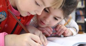 Que fait-on des productions des enfants en thérapie ?