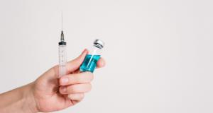 Vaccination des jeunes enfants : les sages-femmes bientôt autorisées