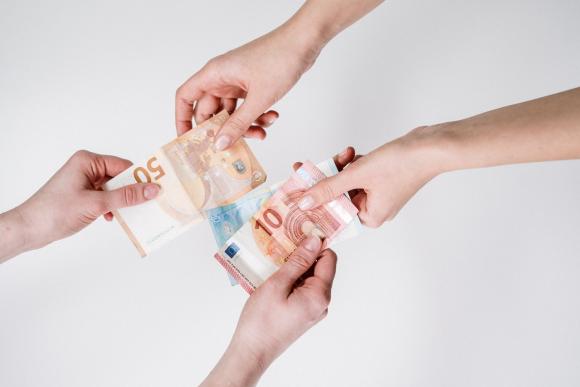 Travailleuse sociale&nbsp;: que faire si mon collègue est mieux payé que moi&nbsp;?